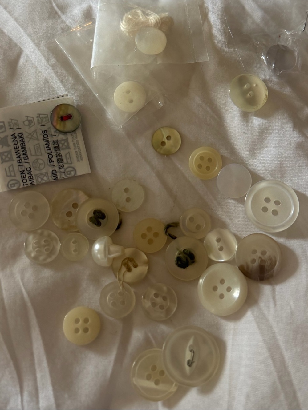 🫧 28Pc Vintage Button Bundle ~ Iridescent Pearlescent Mother of Pearl Variety